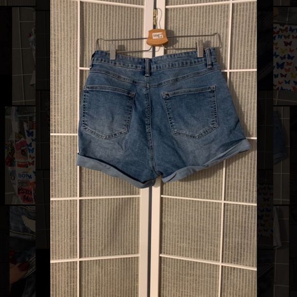 FOREVER 21 denim stretch shorts 🩳 - Picture 2 of 3